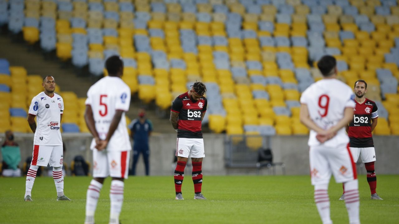 El futbol se reanuda en Río de Janeiro… junto a hospital para COVID-19
