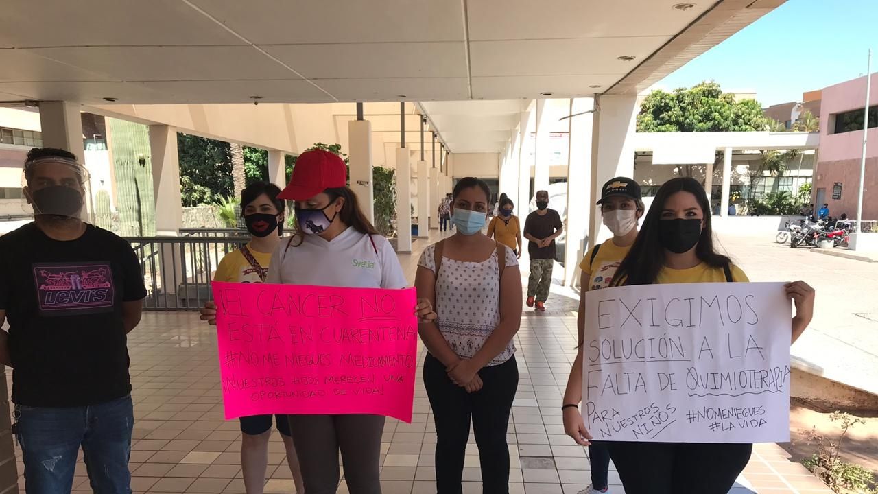Padres de menores con cáncer en Obregón se manifiestan de nueva cuenta