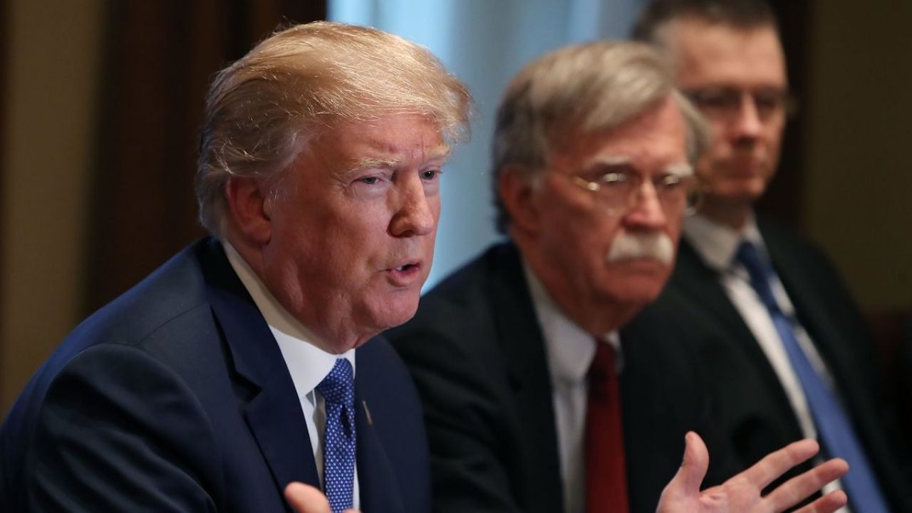 La dura amenaza de Trump a Bolton: “Ahora las bombas caerán sobre ti”