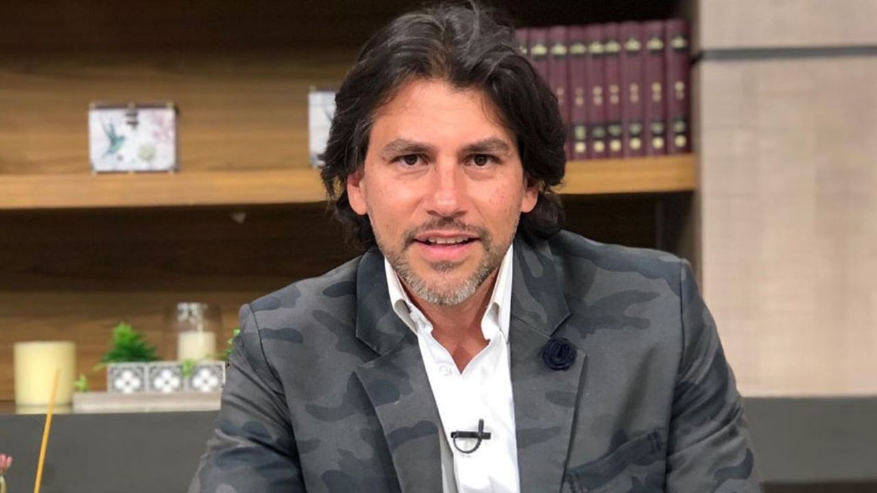 ¿Pleito en Televisa? Conductor de ‘Hoy’ se burla de Mauricio Barcelata por “hipócrita”