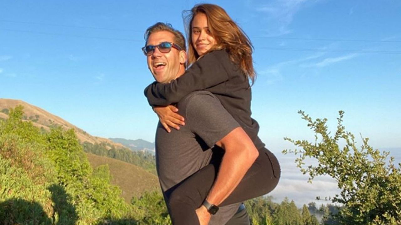 Yanet García se escapa a la naturaleza y presume cuerpazo en ceñidos leggings