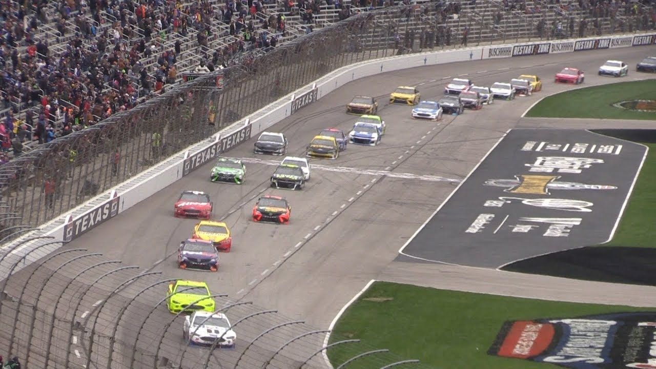 Carrera de Nascar contará con aficionados en las gradas de Texas