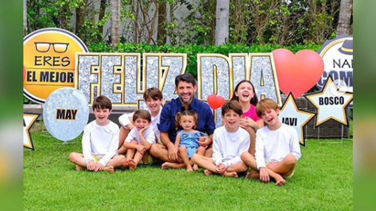 “Feliz día al papá de las pulgas”: Inés Gómez Mont felicita a su esposo y seguidores atacan