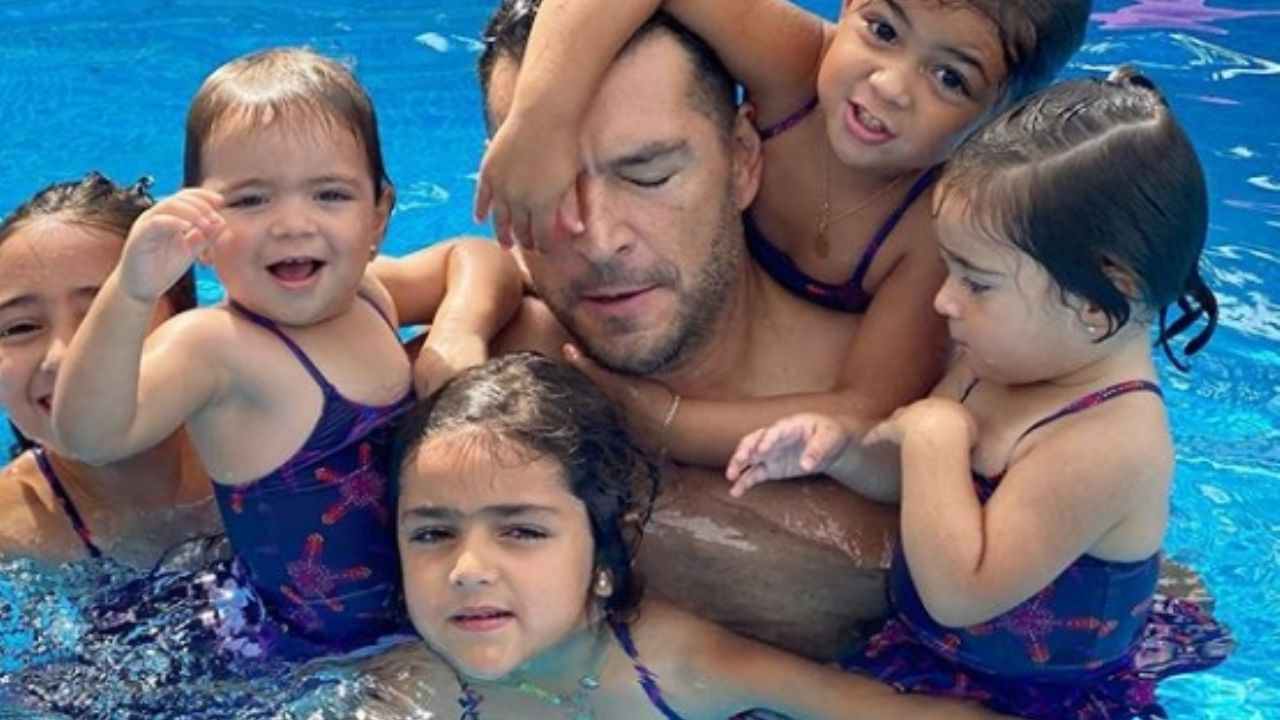 Con divertidas fotos, Jacky Bracamontes celebra a su esposo por el Día del Padre