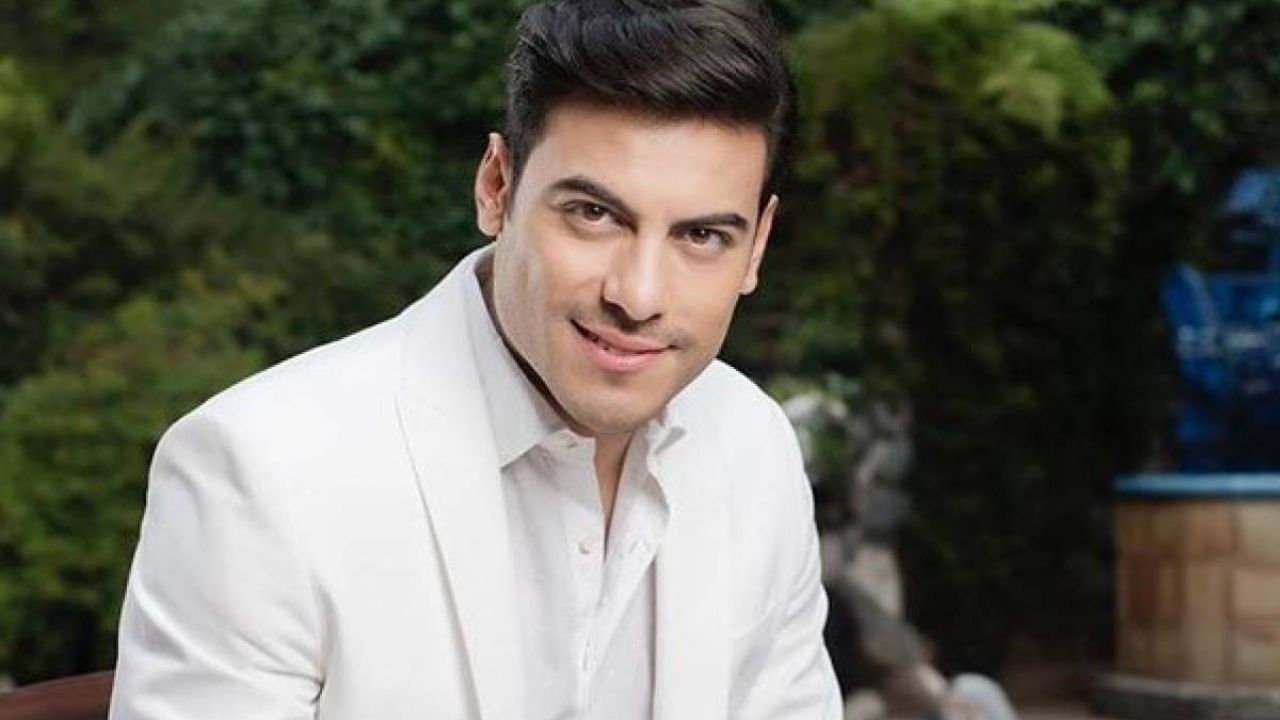 Carlos Rivera se pone sensible y abre su corazón al expresarle amor a su papá