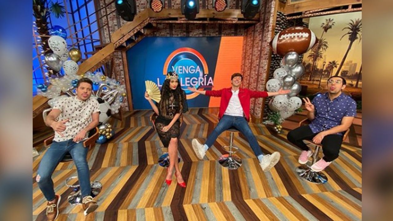 Atacan a “la chaviza” de ‘VLA’ por asistir contentitos al programa: “¿Qué les dieron?”