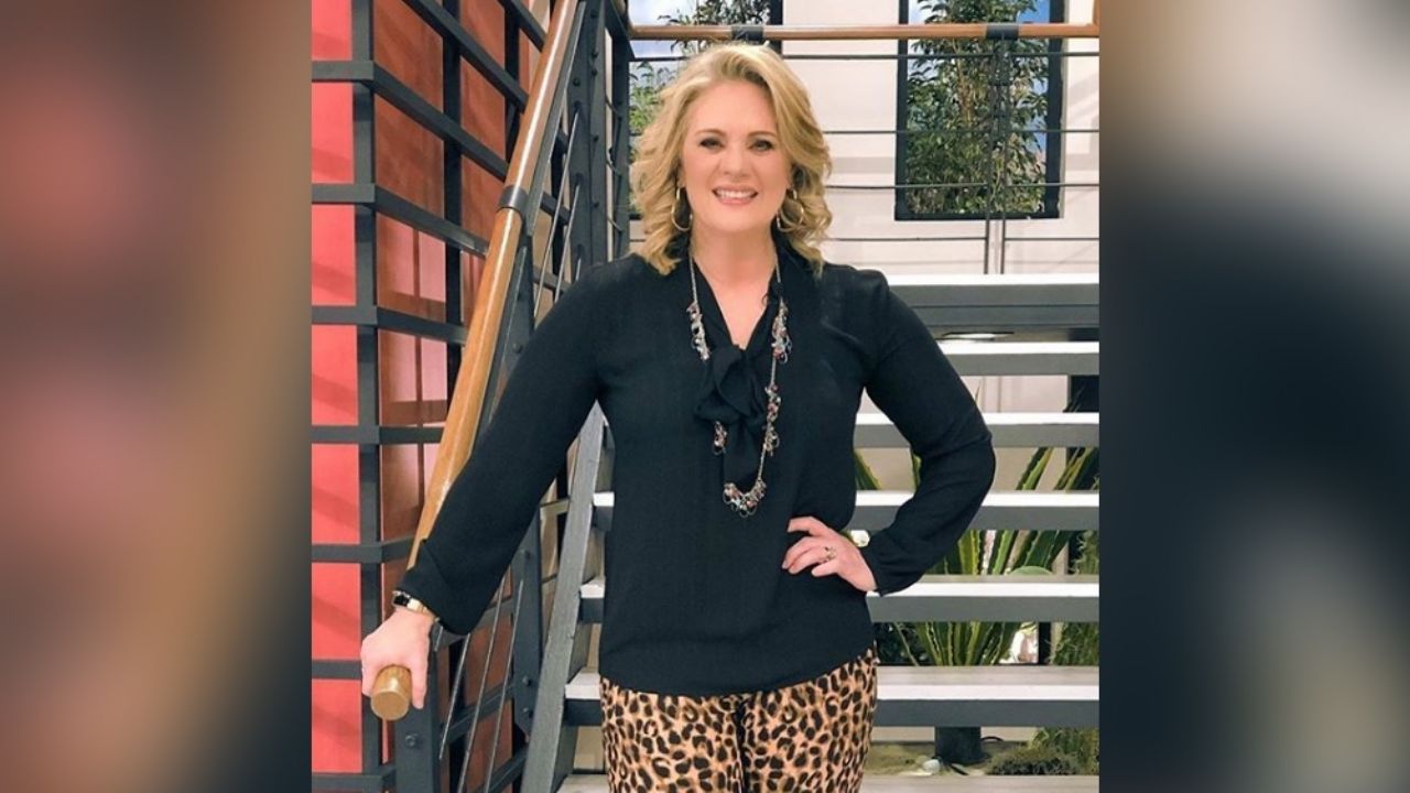 ¿Nuevo galán? Érika Buenfil causa furor al aparecer muy abrazada de misterioso hombre