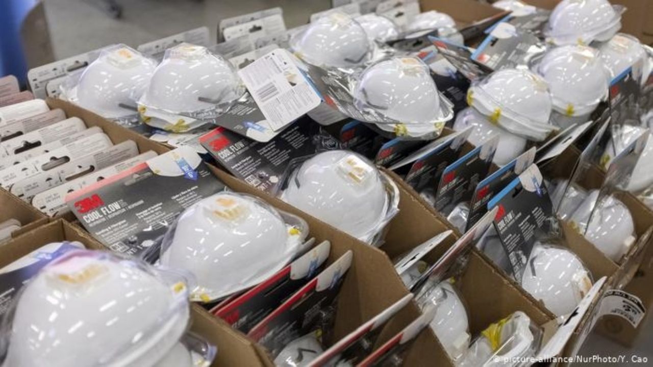 Jefe de farmacia pasará 15 años en prisión por vender mascarillas falsas; ganó 600 mil dólares