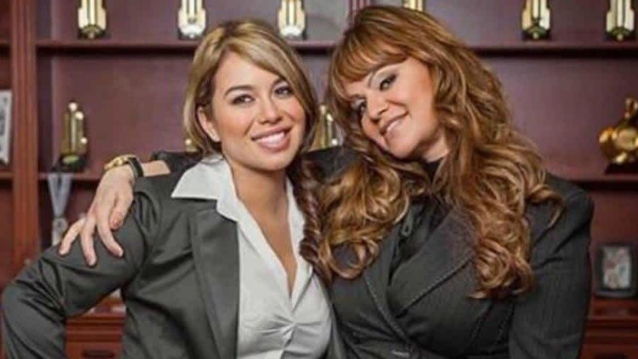 Por el Día del Padre, Chiquis Rivera muestra el ‘altar’ de su madre, Jenni Rivera