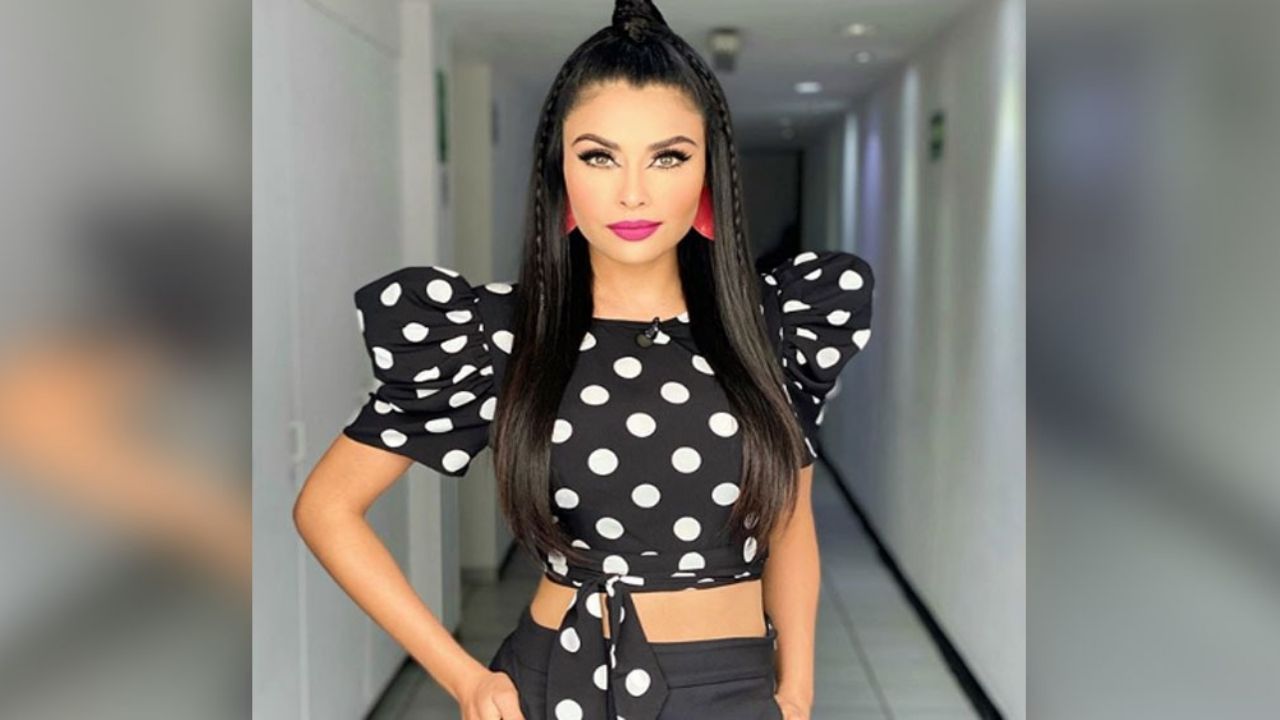 Kristal Silva posa en ajustado vestido y hace arder a la audiencia de ‘VLA’