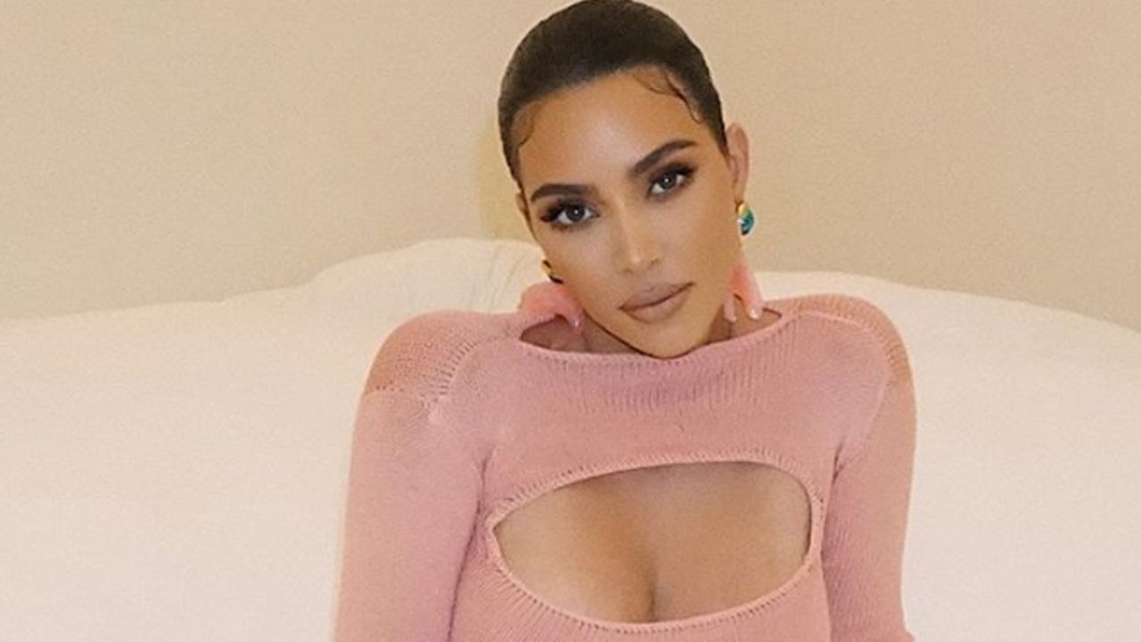 Instagram: Kim Kardashian deja ver sus colosales encantos en ajustado atuendo