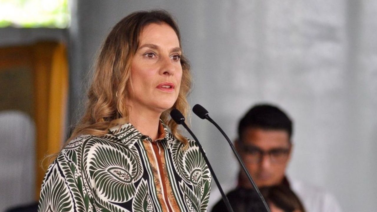 Bautizan como Lady Primera Clase a Beatriz Gutiérrez Müller al ser confrontada en vuelo