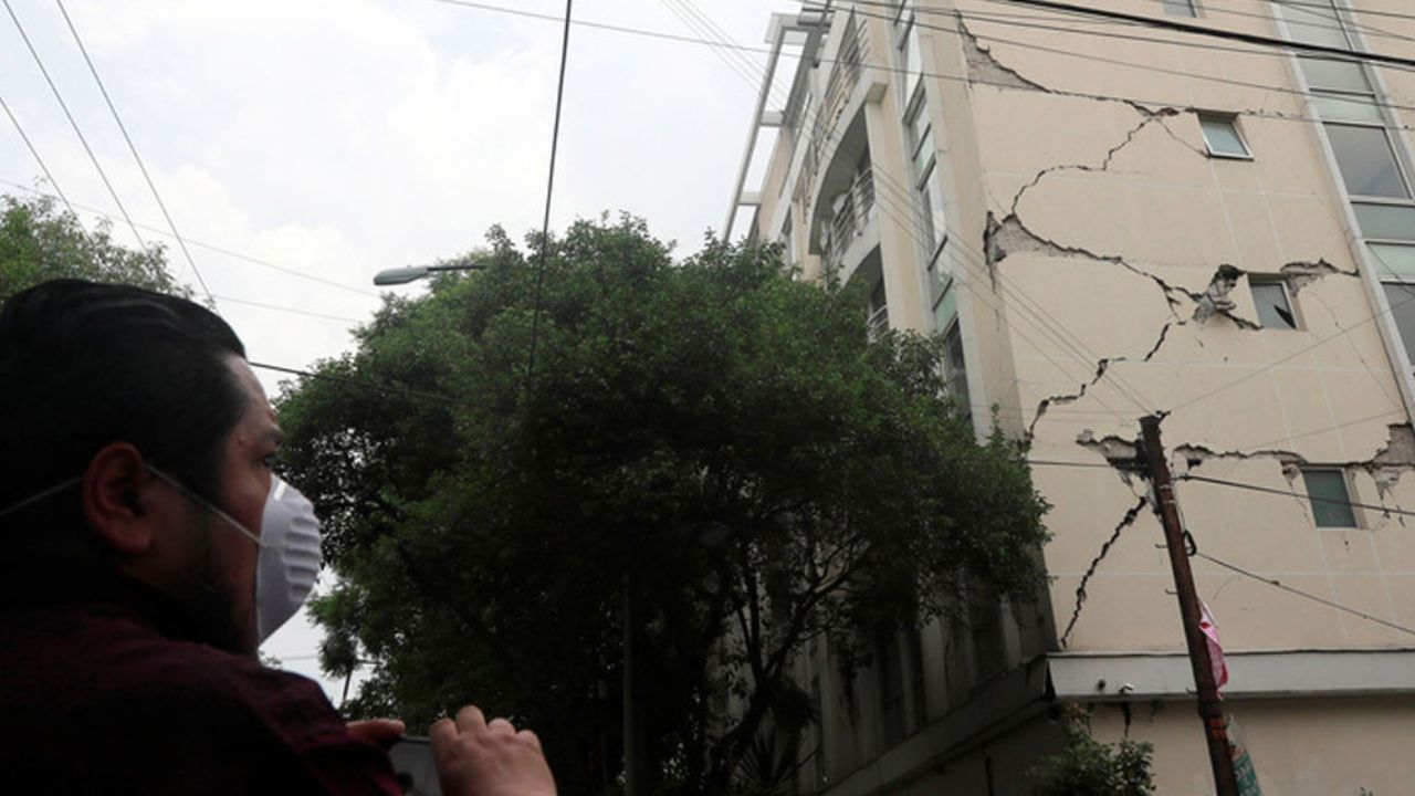 Aumenta a cinco el saldo de fallecidos a causa del sismo de 7.5 en México