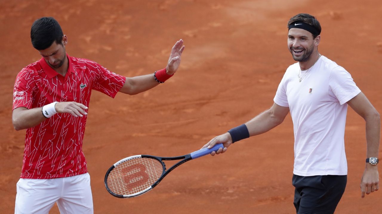 Padre de Djokovic lo defiende; responsabiliza a Dimitrov por contagios