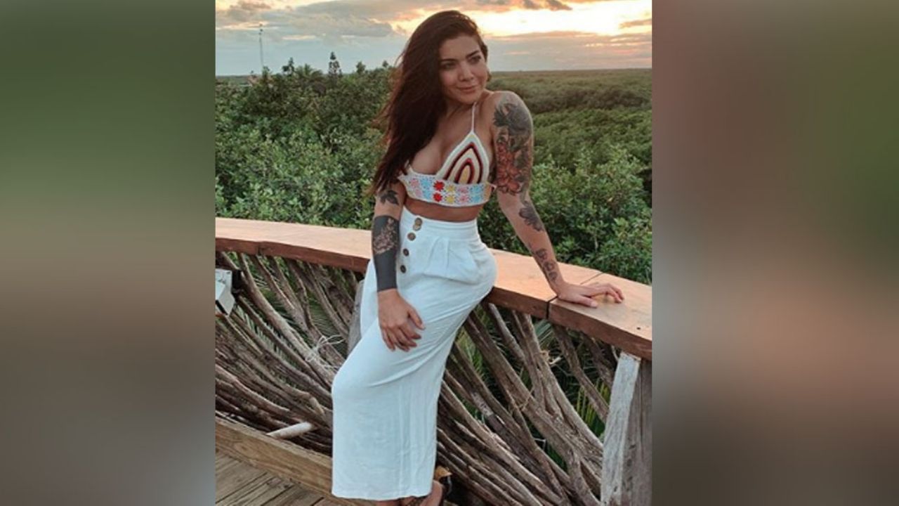 Érika Fernández deja boquiabiertos a internautas al posar sin sostén ante la cámara