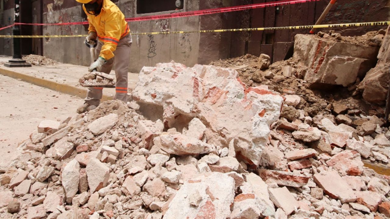 Aumentan a 10 las muertes en Oaxaca por sismo que sacudió a México
