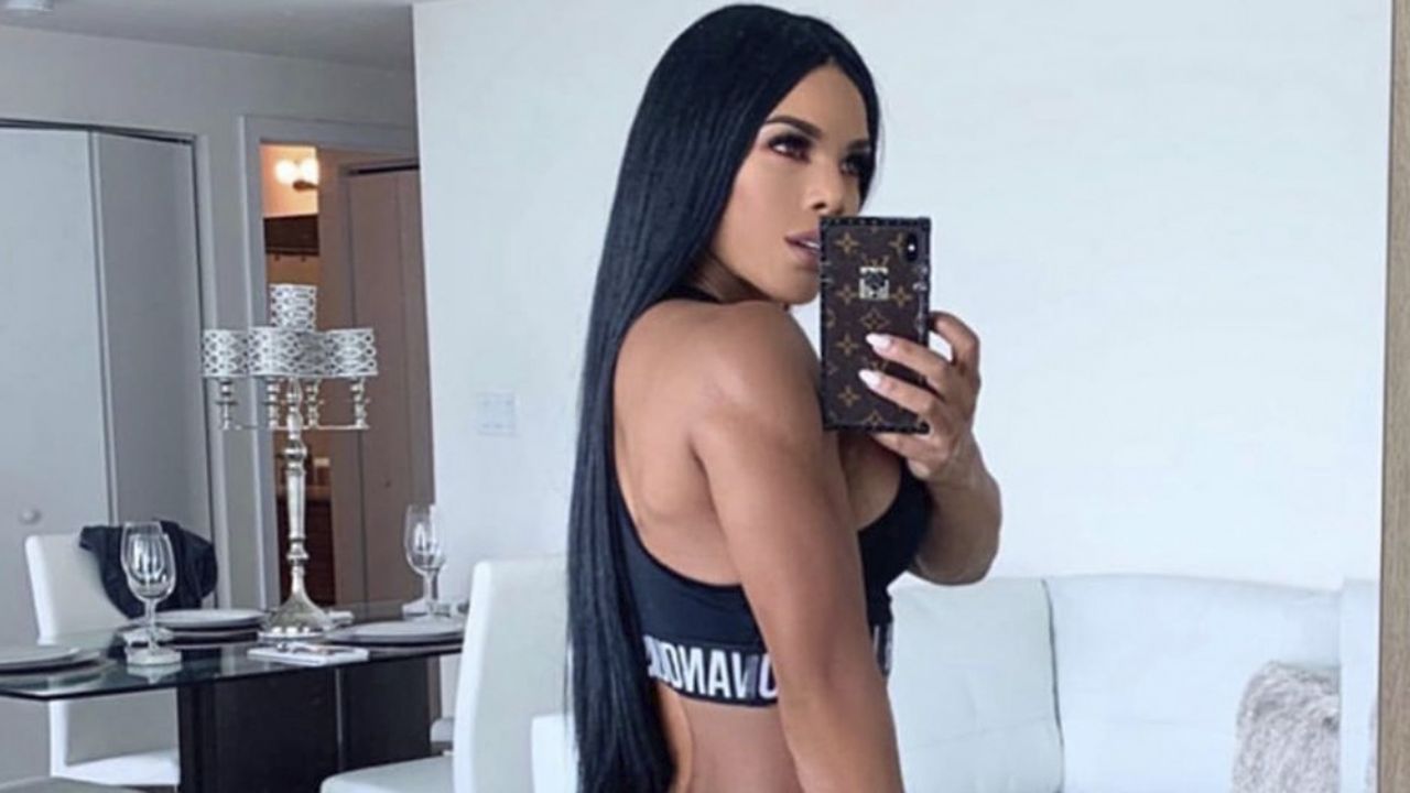 VIDEO: Yarishna Ayala se deja ver en medio de sus sesión de fotos con osado bikini