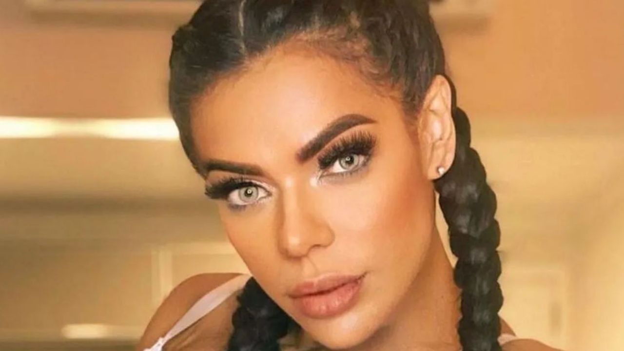 Suzy Cortez enamora a usuarios de Instagram con atrevida foto en la cama