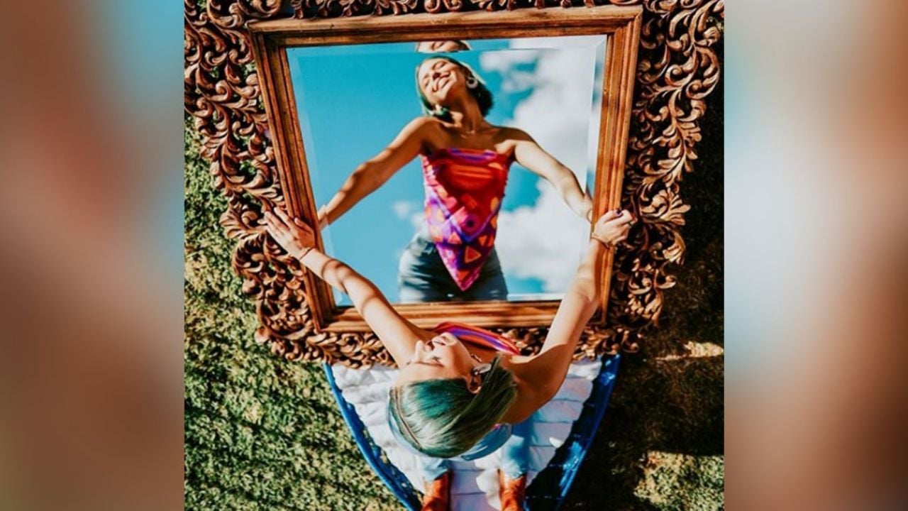 Ángela Aguilar derrite a todo Instagram al posar en un ajustado ‘outfit’