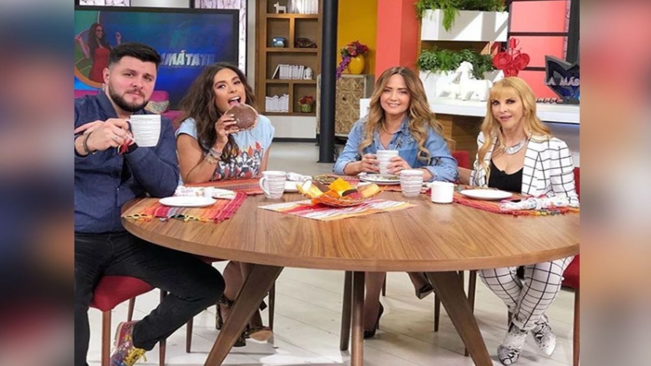 Destrozan a querida conductora de ‘Hoy’ por asistir en ‘extravagante’ vestido