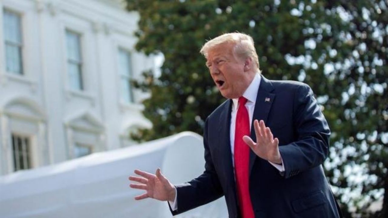 Gobierno de Trump entrega apoyo económico a un millón de personas fallecidas