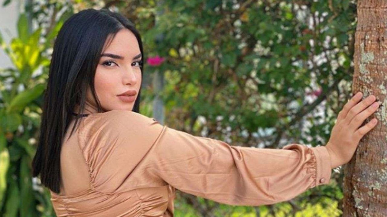 Kimberly Loaiza se burla al escuchar la canción de Juan De Dios Pantoja durante en vivo