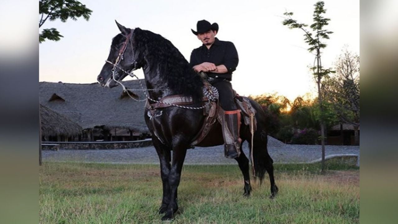 Hijo de Joan Sebastian roba el corazón de sus seguidoras: “Igualito que el papá”