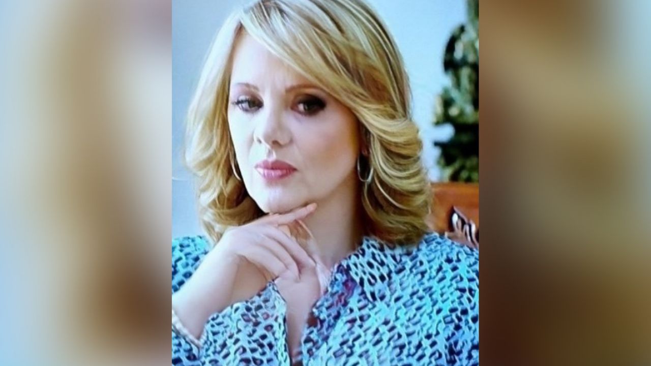 Érika Buenfil acude al manicomio por ayuda con ¡las voces en su cabeza!