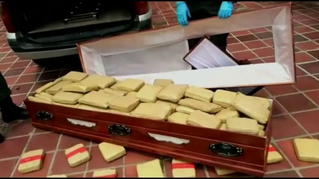 ¡Cómo de pelíciula! Descubren ataúdes falsos cargados de marihuana en Francia