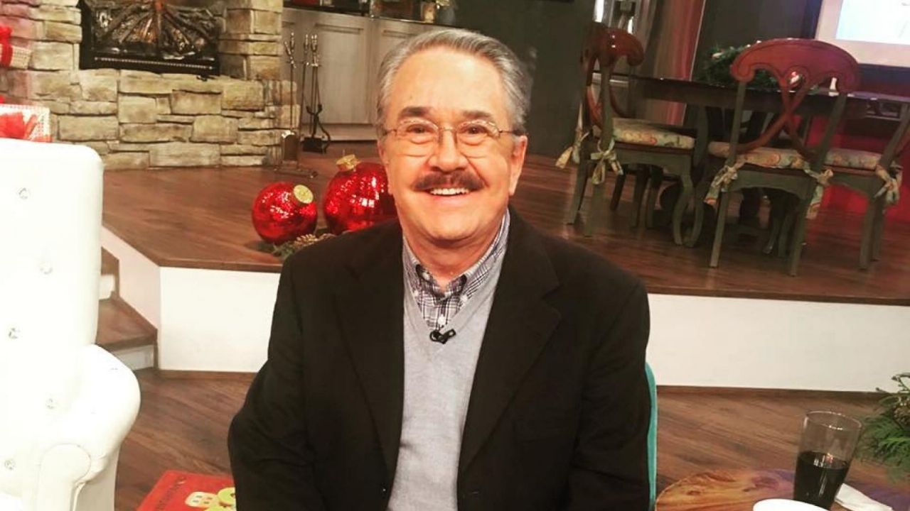 Pedro Sola enamora a sus fans al posar desde el foro de ‘Ventaneando’: “Qué guapo”