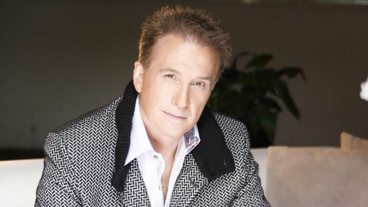 Emmanuel presume a su enorme familia al mostrar por primera vez a su nieta