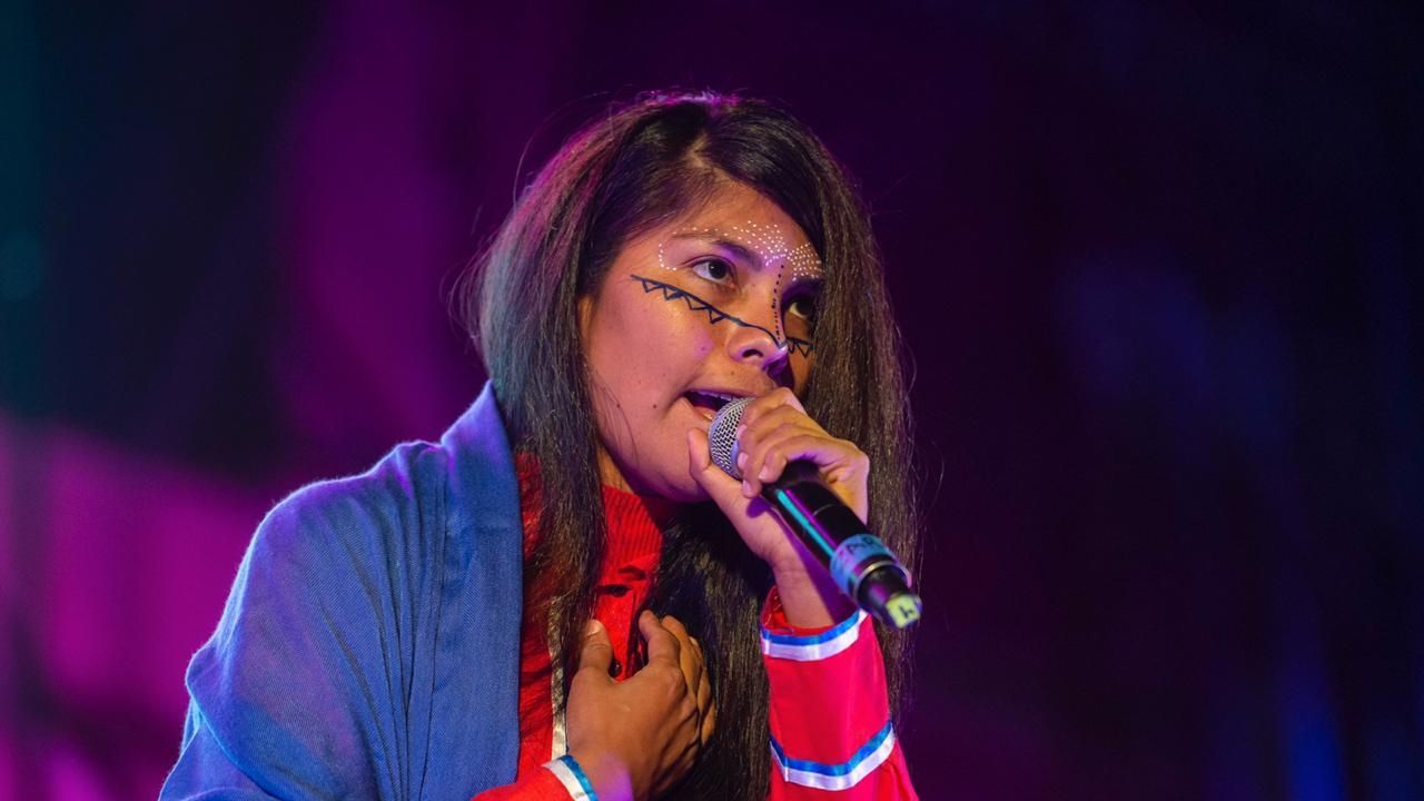 Zara Monrroy, cantante sonorense Comcáac que enfrenta el triple estigma