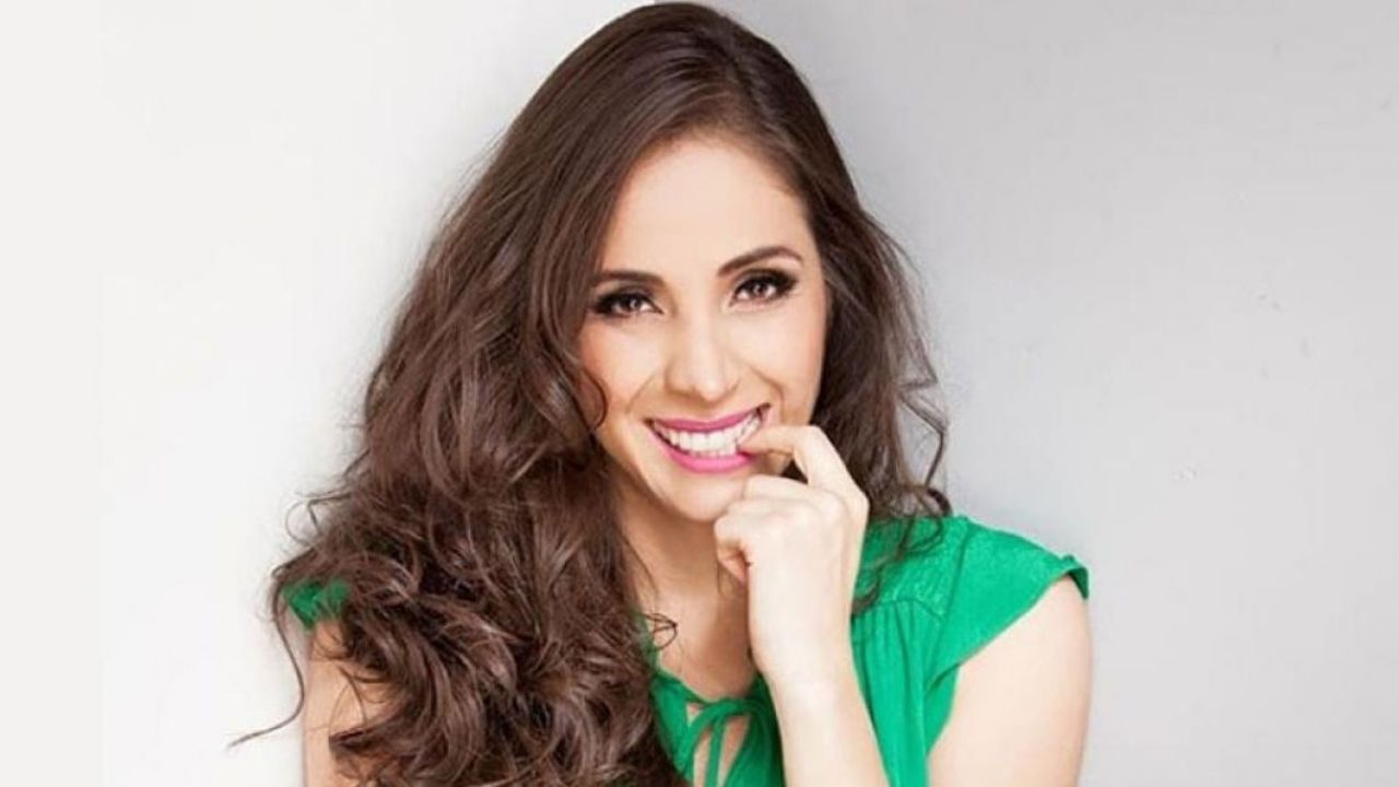 A meses de dar a luz, actriz de Televisa ofrecerá su obra ‘Soltera pero no sola’ en línea