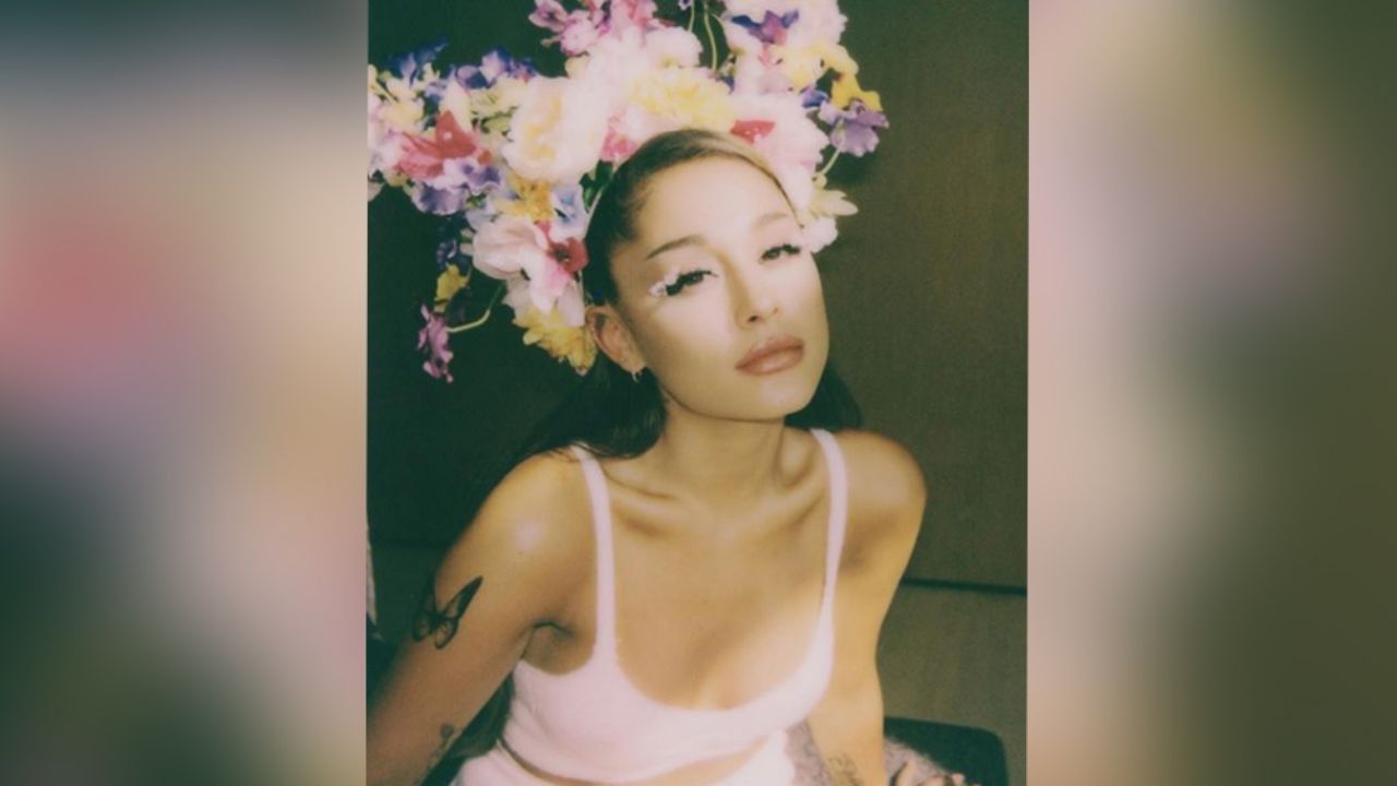 Ariana Grande presume su impresionante figura en poca ropa: “Belleza”