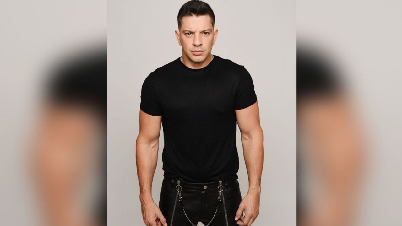 Yahir sorprende al aparecer en apretado vestido rojo: “Bronca encontrar tacones del 12”