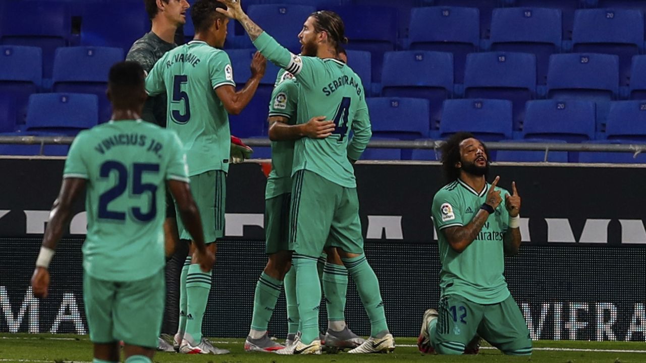 Magia de Benzema aleja al Real Madrid del Barcelona en la cima de La Liga