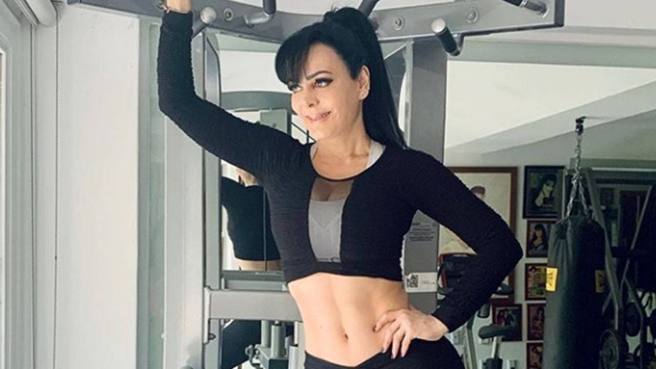 Maribel Guardia presume su vientre de ‘acero’ con pegadita ropa deportiva