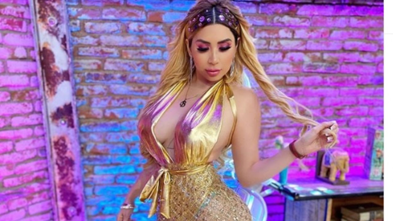 ‘La Bebeshita’ de ‘Enamorándonos’ acalora con atrevido baile cubierta por unos cuantos girasoles