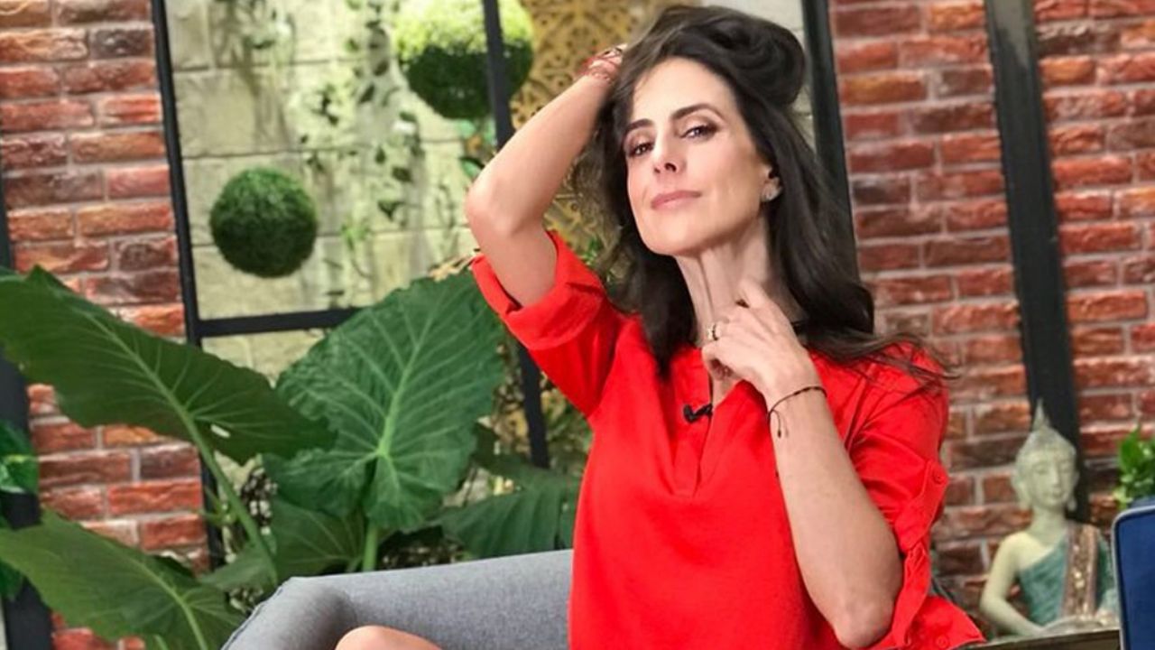Paulina Mercado, conductora de ‘Sale el Sol’, luce cuerpazo en coqueto bikini