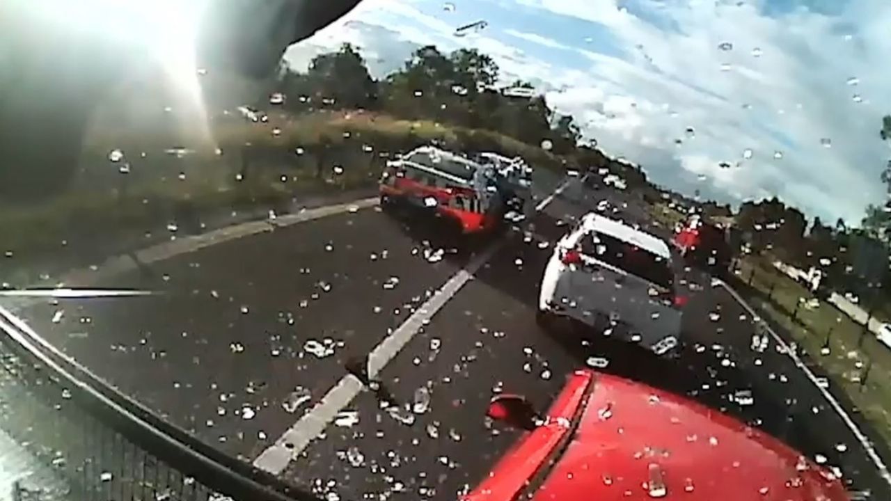 VIDEO: Camión provoca múltiple accidente vial en carretera de Australia; hay seis heridos