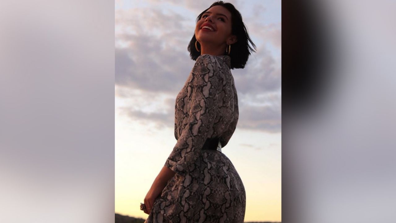 Ángela Aguilar conquista a todo TikTok al bailar reggaetón en sudadera roja