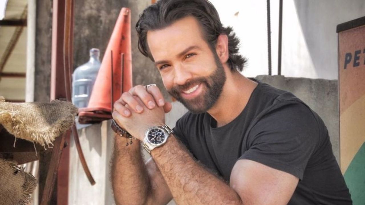 Galán de Televisa se confiesa tras ser llamado “gay de clóset” por actriz de ‘Guerreros 2020’