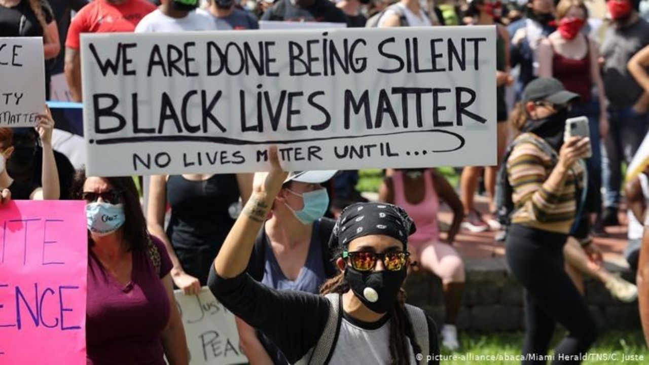 Piden proteger a periodistas durante las protestas contra el racismo en EU