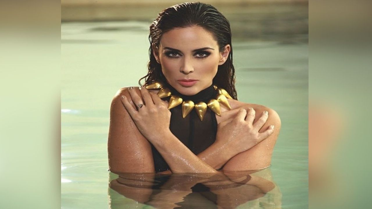 Jacky Bracamontes alborota las redes al posar en acalorado y ajustadito vestido