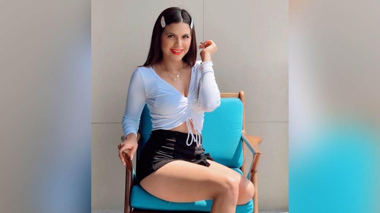 Ana Morquecho de ‘Enamorándonos’ acalora al enseñarlo todo en diminuto vestido