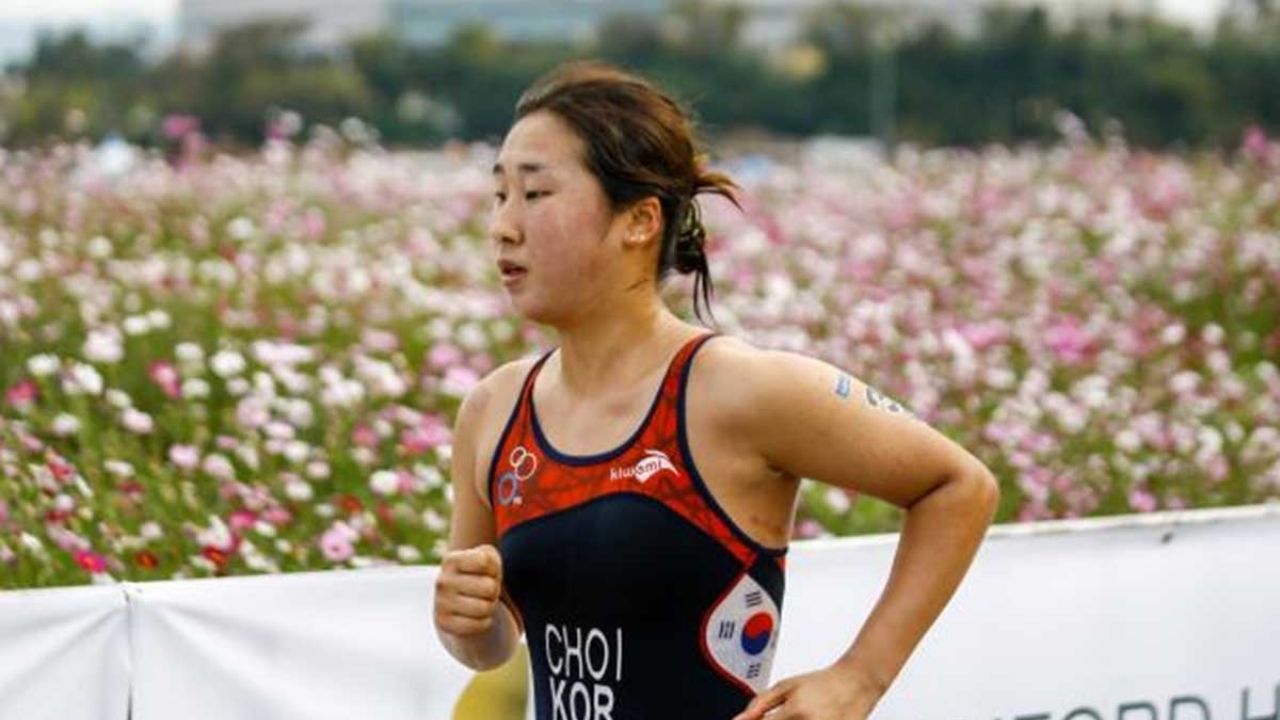 Triatleta surcoreana de 22 años se quita la vida para terminar con las agresiones en su contra