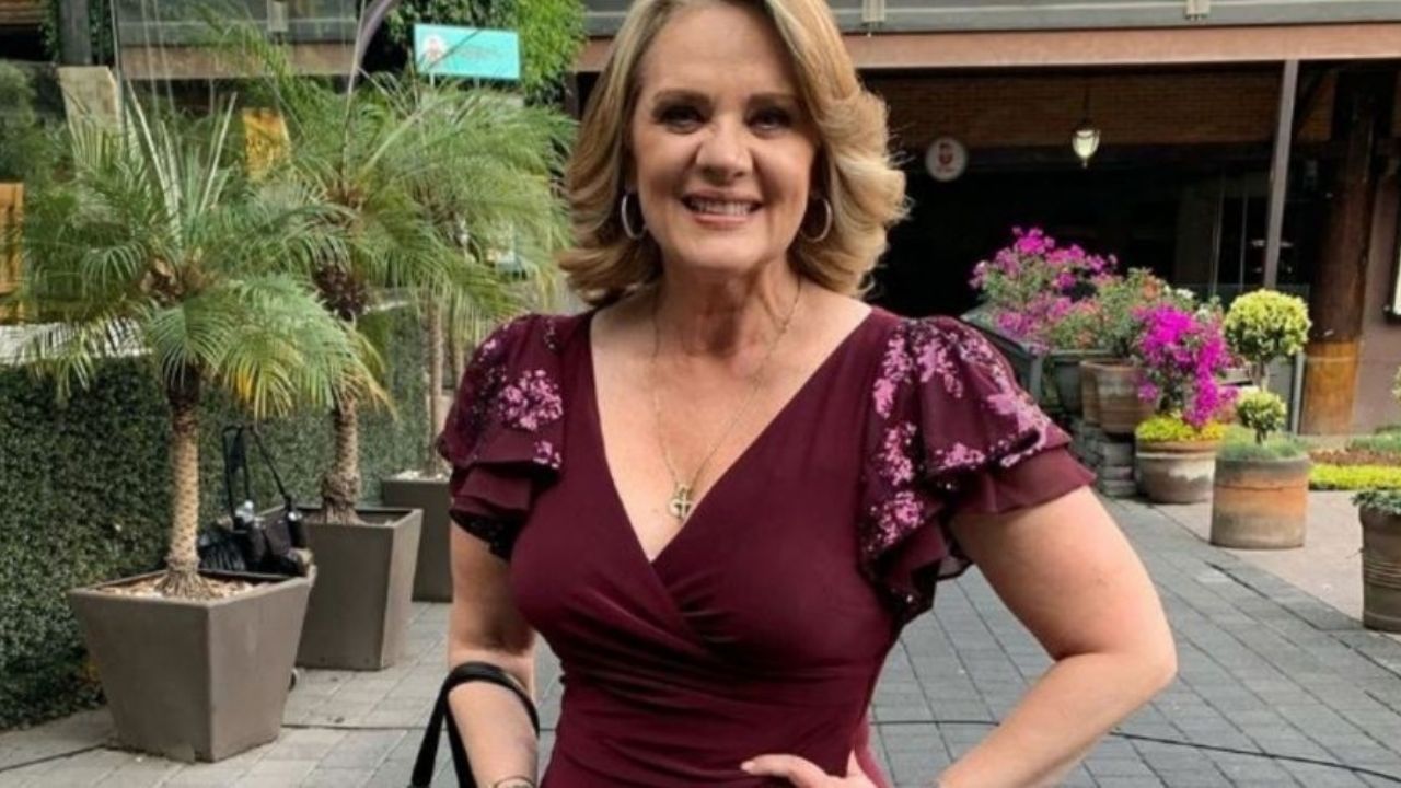 Érika Buenfil prende Televisa al casi enseñar de más con atrevida prenda: “Señora, tápese ahí”