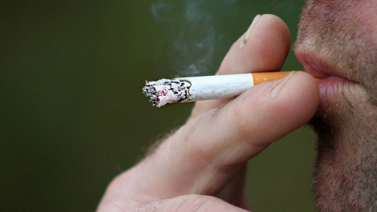 OMS advierte que el Covid-19 es aún más mortal para las personas que fuman
