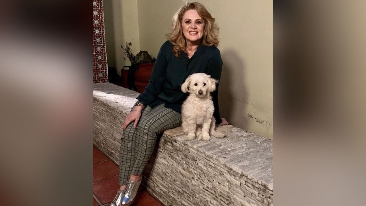 Érika Buenfil acalora al exhibirse en bikini mientras se asolea en Cancún