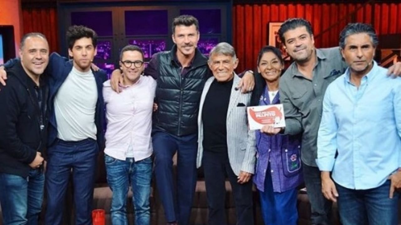 Tras ser tachado de “patán”, aseguran que este conductor de Televisa “es gay y no se acepta”